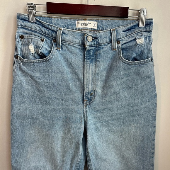Abercrombie Ultra High Rise 90s Straight Jean - Picture 7 of 9